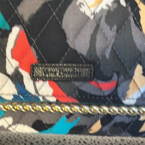 Vera Bradley new with tags and can be used as a wristlet or Crossbody - Picture 3 of 7